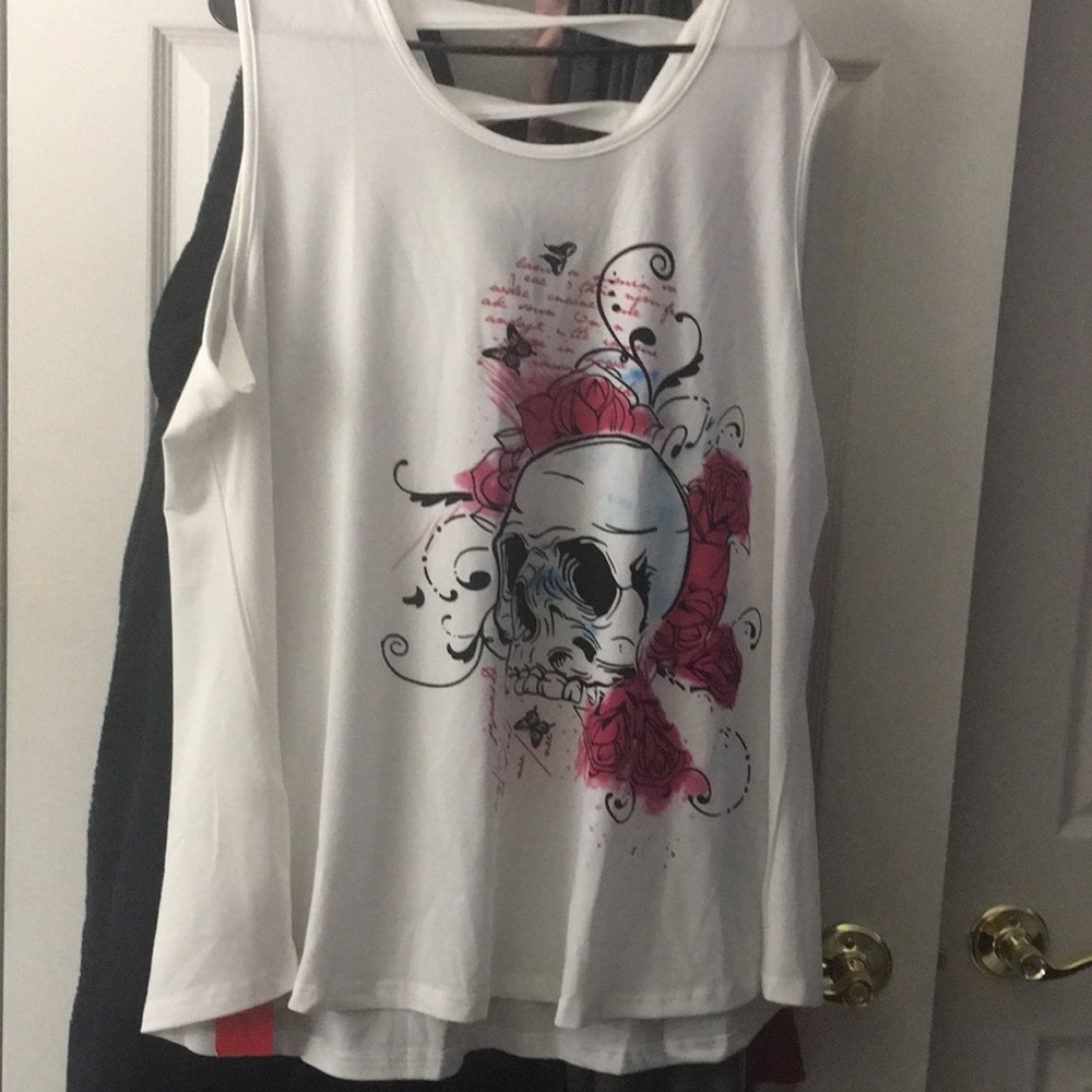 Rosegal plus size sleeveless white shirt with skulls and flowers on the front.